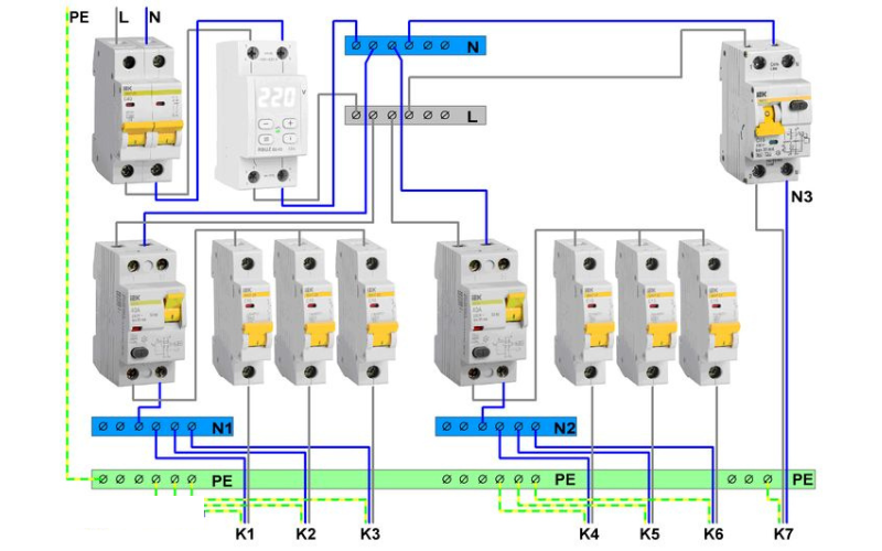Схема электрического щитка с реле напряжения для защиты от скачков